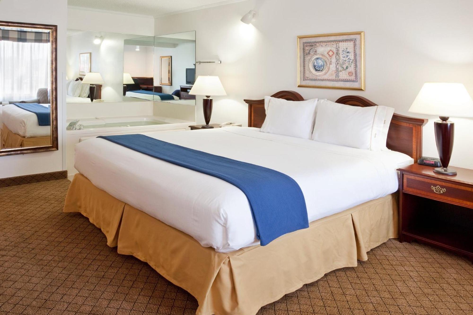 Holiday Inn Express & Suites Alliance By Ihg Exteriör bild