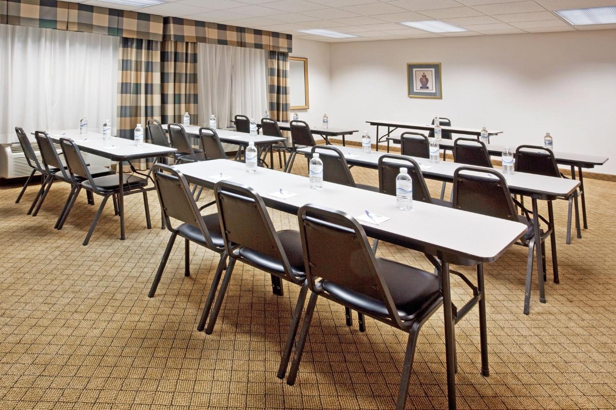 Holiday Inn Express & Suites Alliance By Ihg Exteriör bild