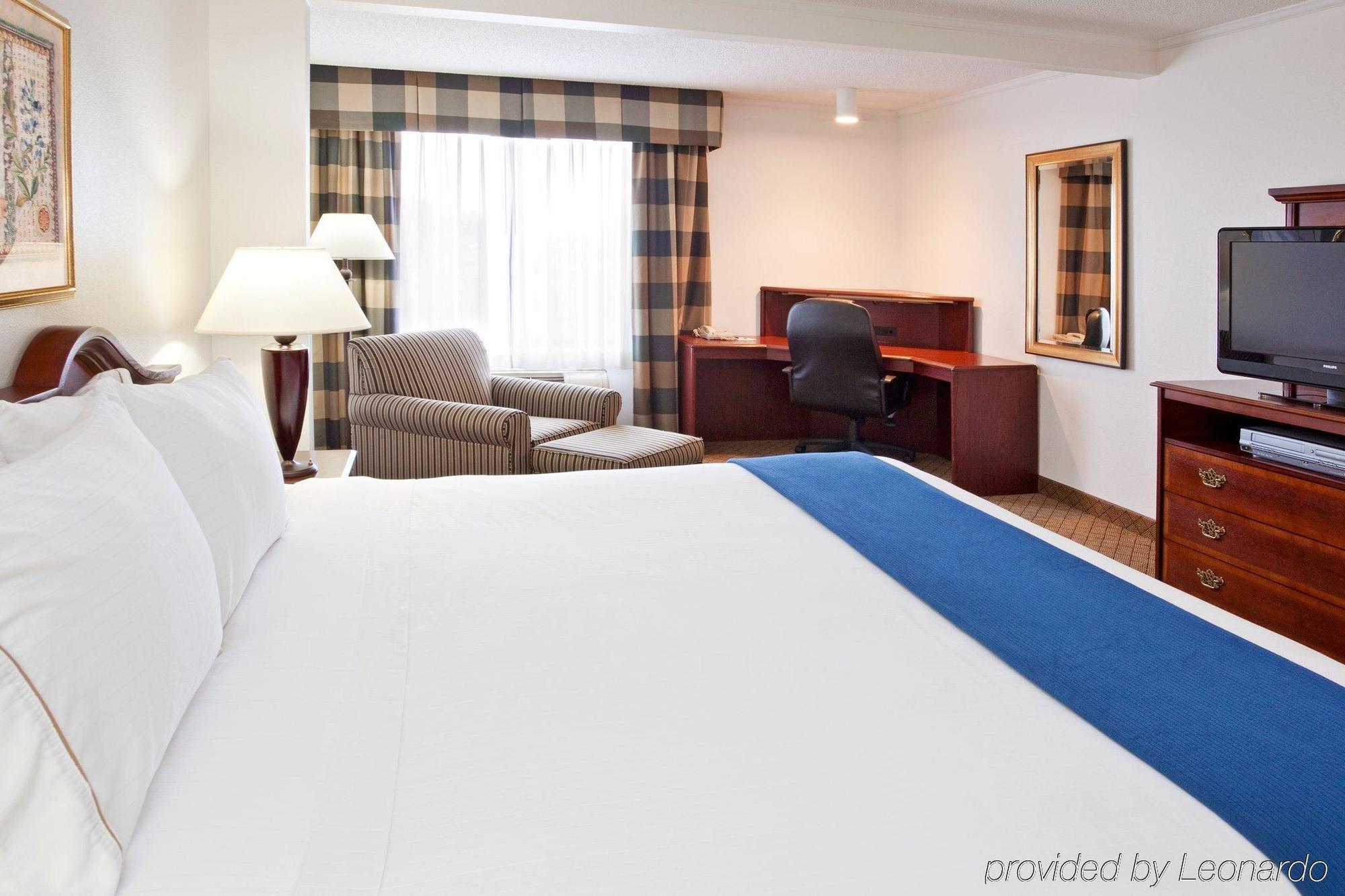 Holiday Inn Express & Suites Alliance By Ihg Rum bild